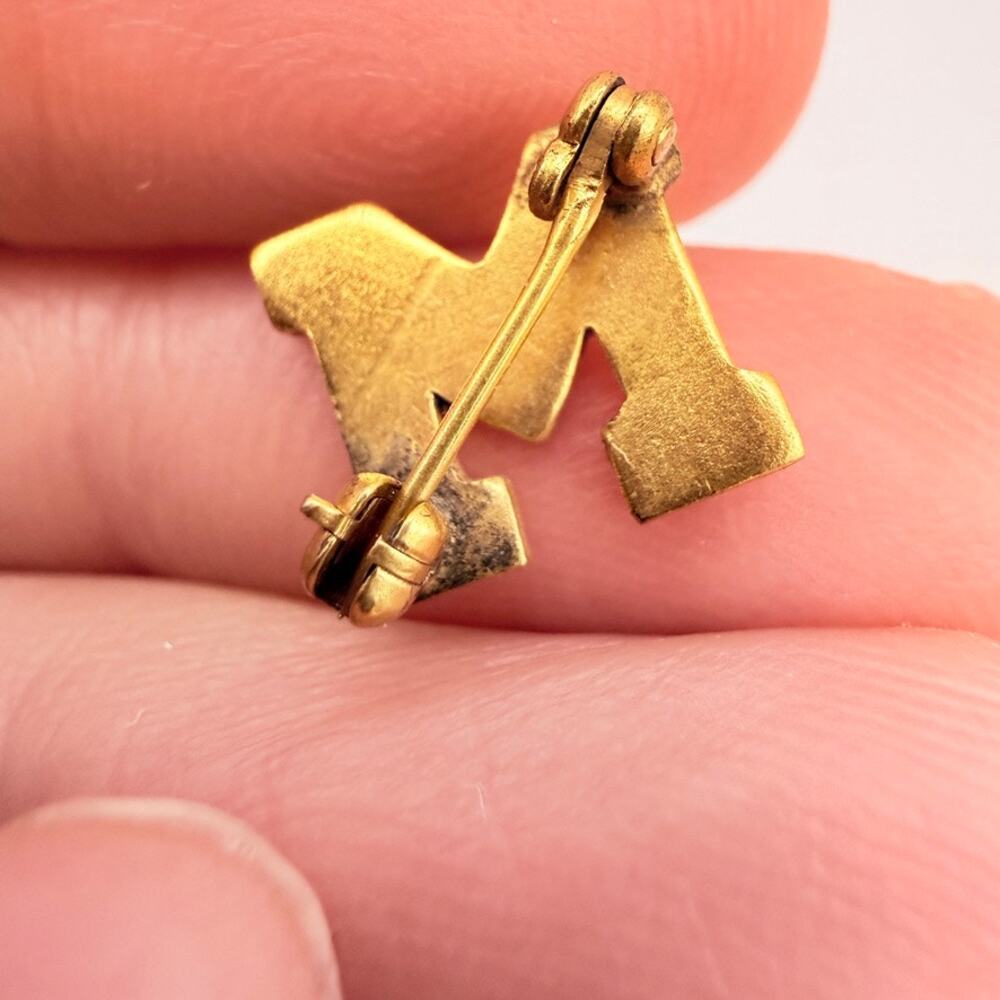 Lot of 8 Vintage Monogram Initials Goldtone Brooch Scarf Clip Brooches M N J - Picture 11 of 16